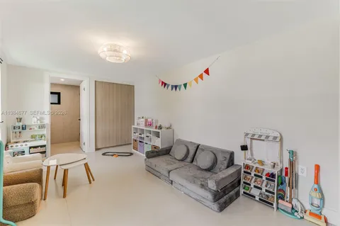 $2,575,000 | 905 Fairway Drive, Miami Beach, FL 33141