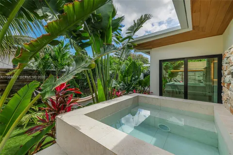 $2,575,000 | 905 Fairway Drive, Miami Beach, FL 33141