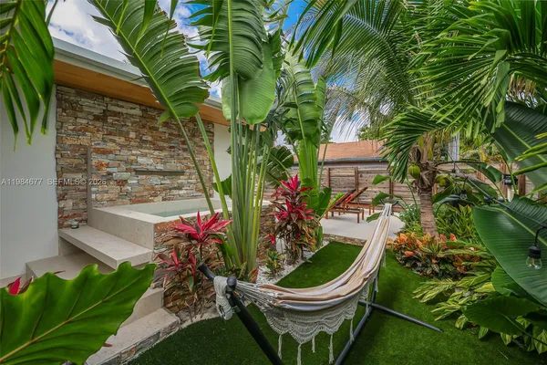 $2,395,000 | 905 Fairway Drive, Miami Beach, FL 33141