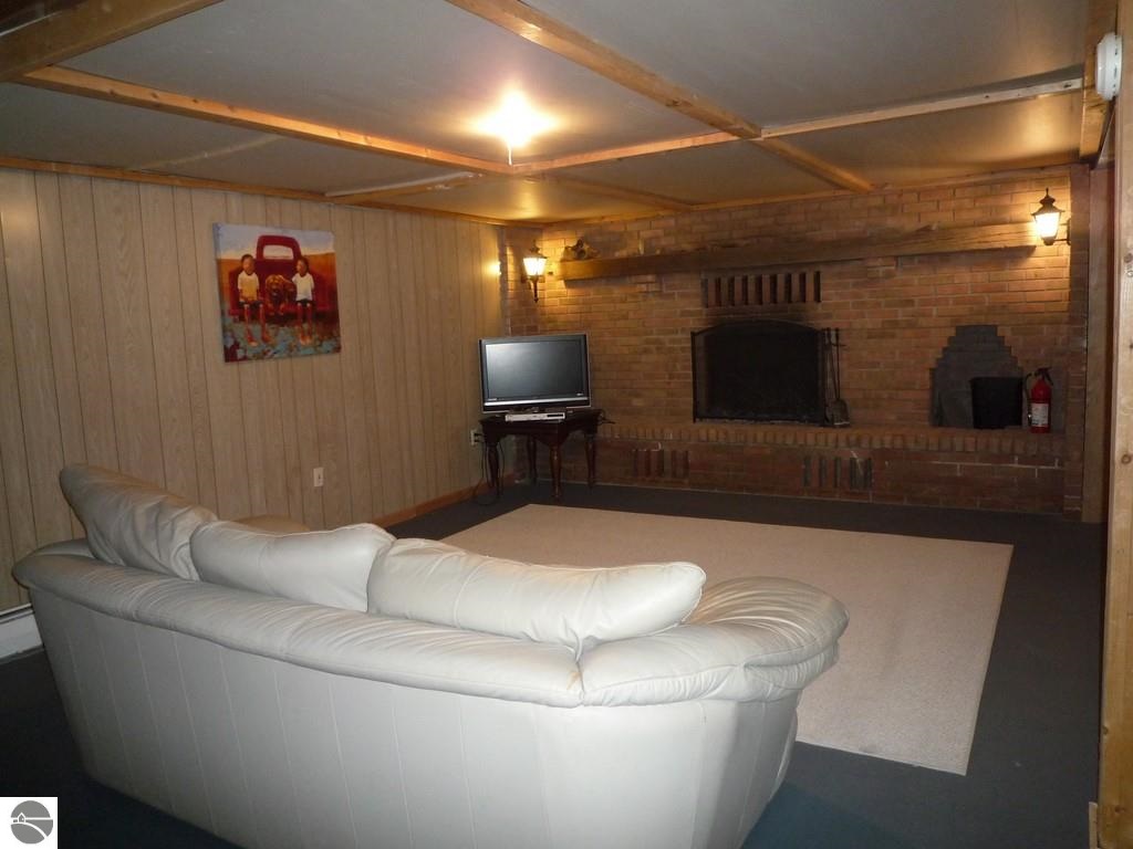 7887 North Peoples Road Edmore, MI 48829 - Photo 32 of 36 1792855-31.JPG