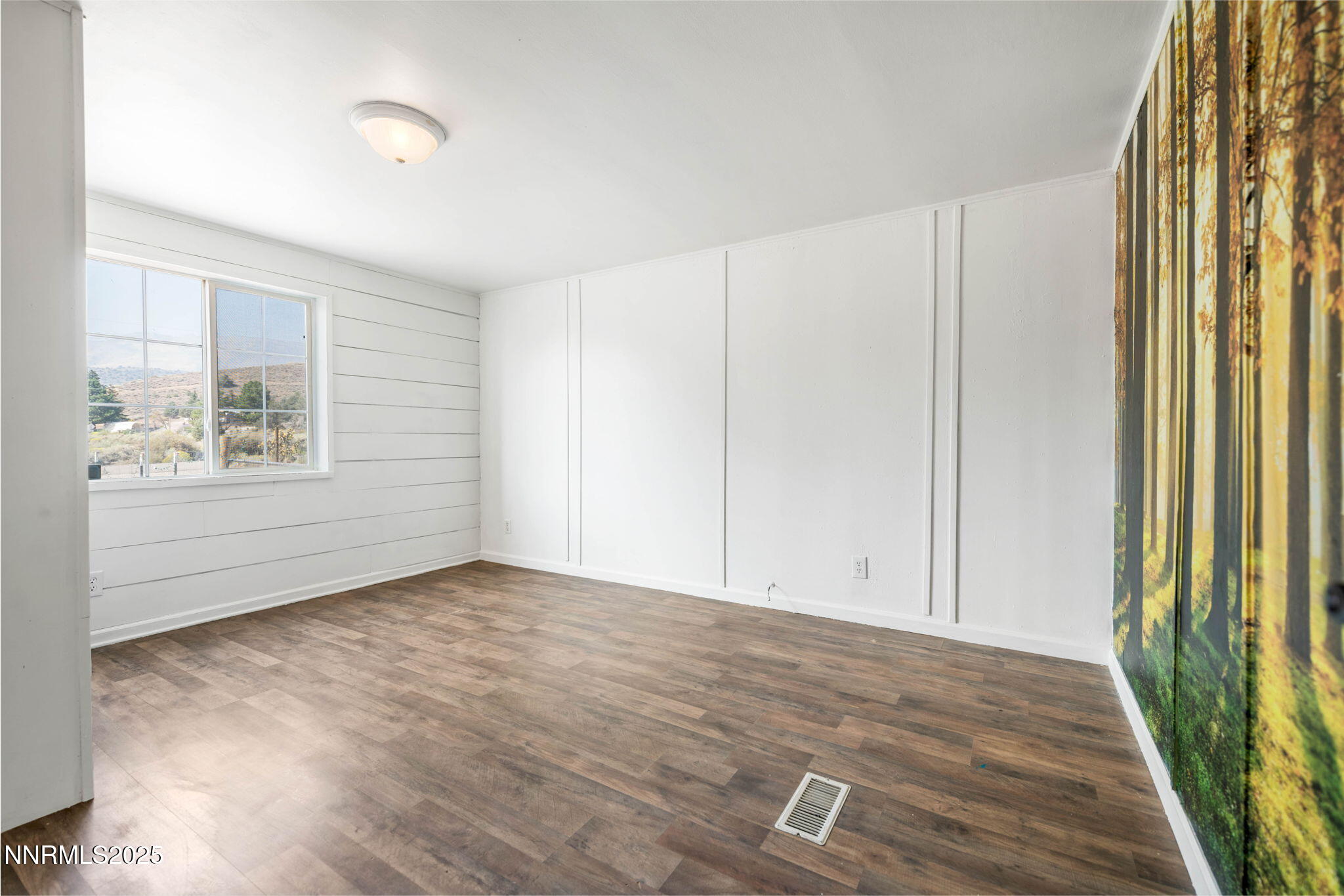 1535 Topaz Ranch Drive Topaz Ranch Estates, NV 89444 - Photo 15 of 38 a view of an empty room and window