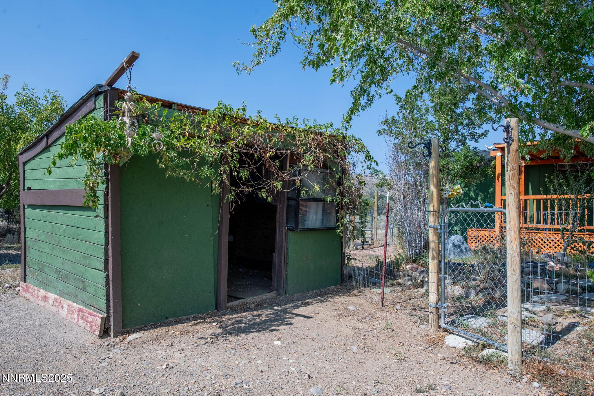 1535 Topaz Ranch Drive Topaz Ranch Estates, NV 89444 - Photo 29 of 38 a backyard of a house with lots of green space