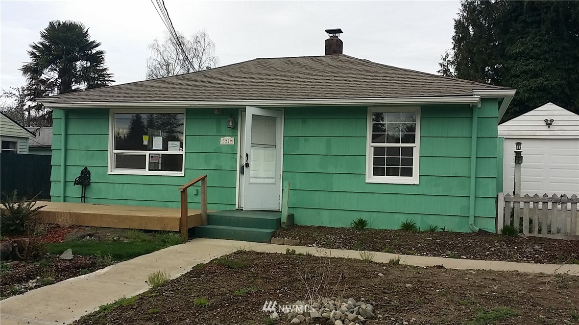 3229 Robin Avenue Bremerton, WA 98310 - Photo 2 of 14 Gallery Image 2