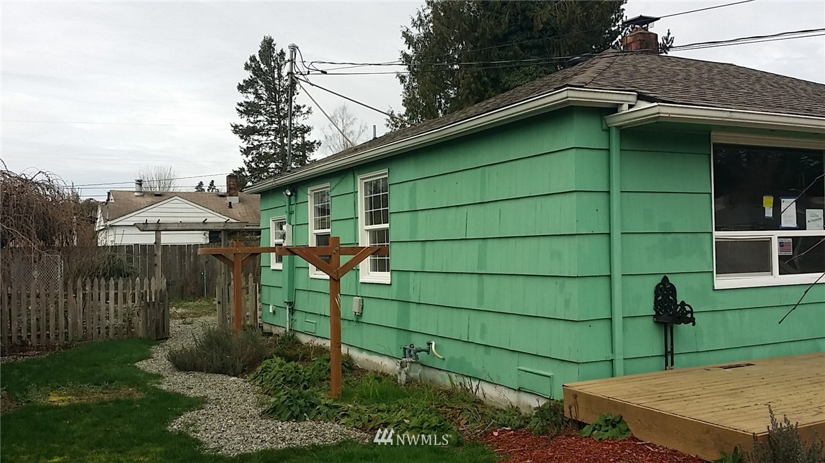 3229 Robin Avenue Bremerton, WA 98310 - Photo 3 of 14 Gallery Image 3