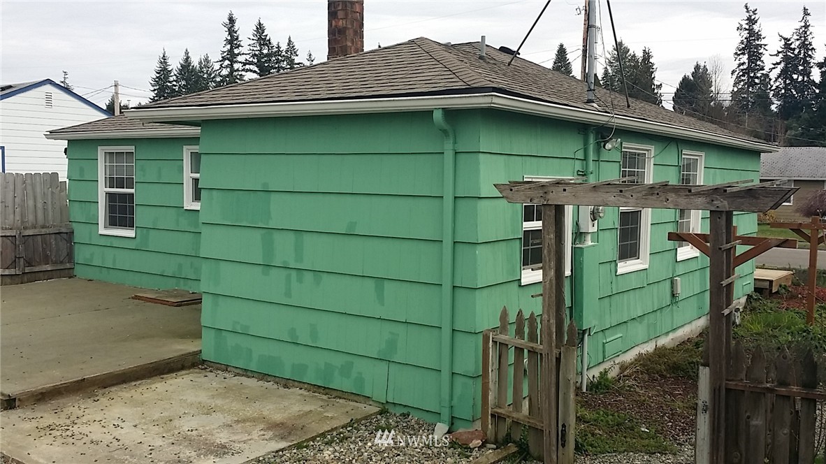 3229 Robin Avenue Bremerton, WA 98310 - Photo 4 of 14 Gallery Image 4