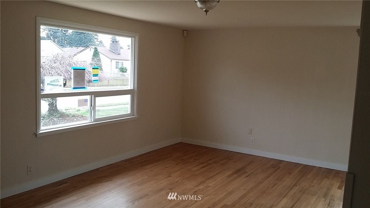 3229 Robin Avenue Bremerton, WA 98310 - Photo 6 of 14 Gallery Image 6