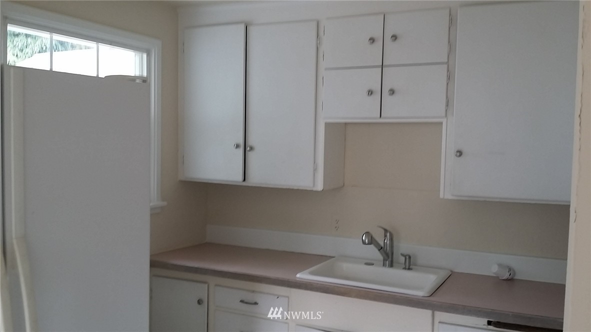 3229 Robin Avenue Bremerton, WA 98310 - Photo 8 of 14 Gallery Image 8