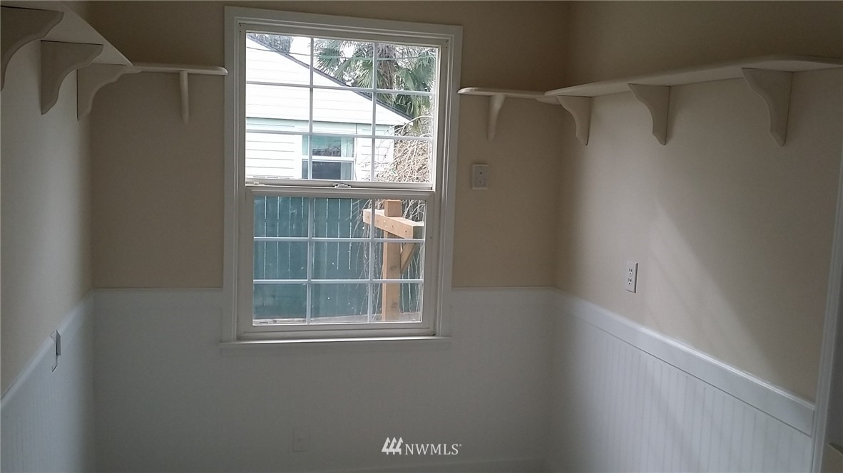 3229 Robin Avenue Bremerton, WA 98310 - Photo 9 of 14 Gallery Image 9