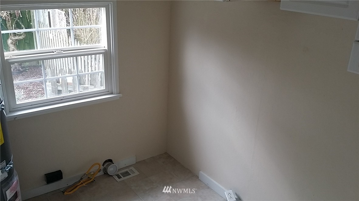 3229 Robin Avenue Bremerton, WA 98310 - Photo 10 of 14 Gallery Image 10
