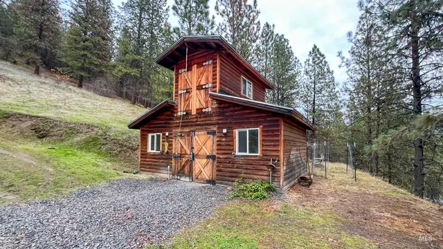 $415,000 | 719 Viewpoint Road, Lenore, ID 83541