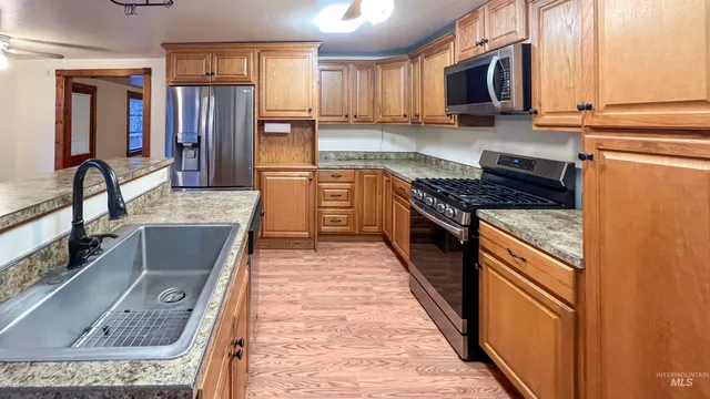 $415,000 | 719 Viewpoint Road, Lenore, ID 83541