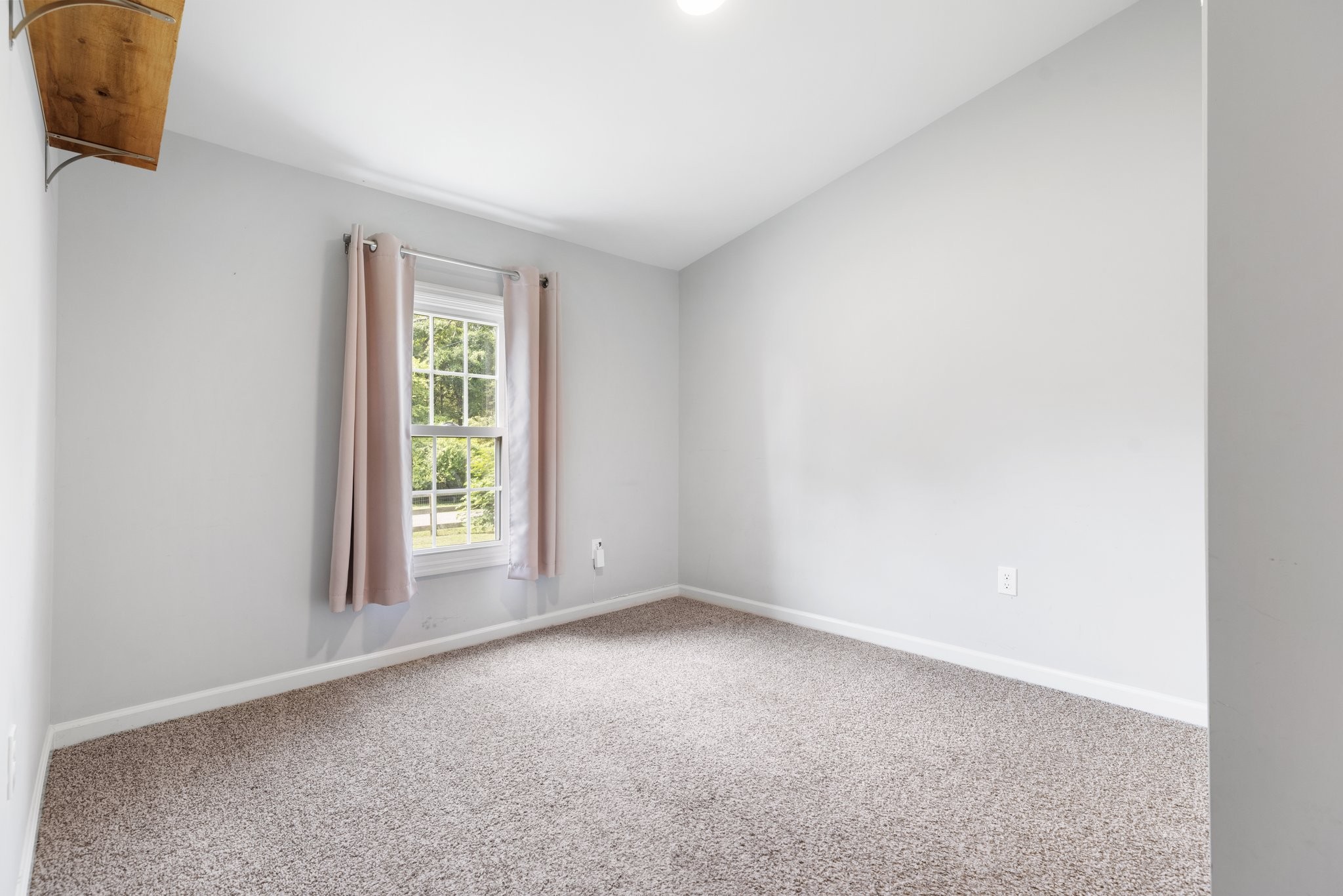 404 Broadview Street Chapel Hill, TN 37034 - Photo 14 of 21 an empty room with windows