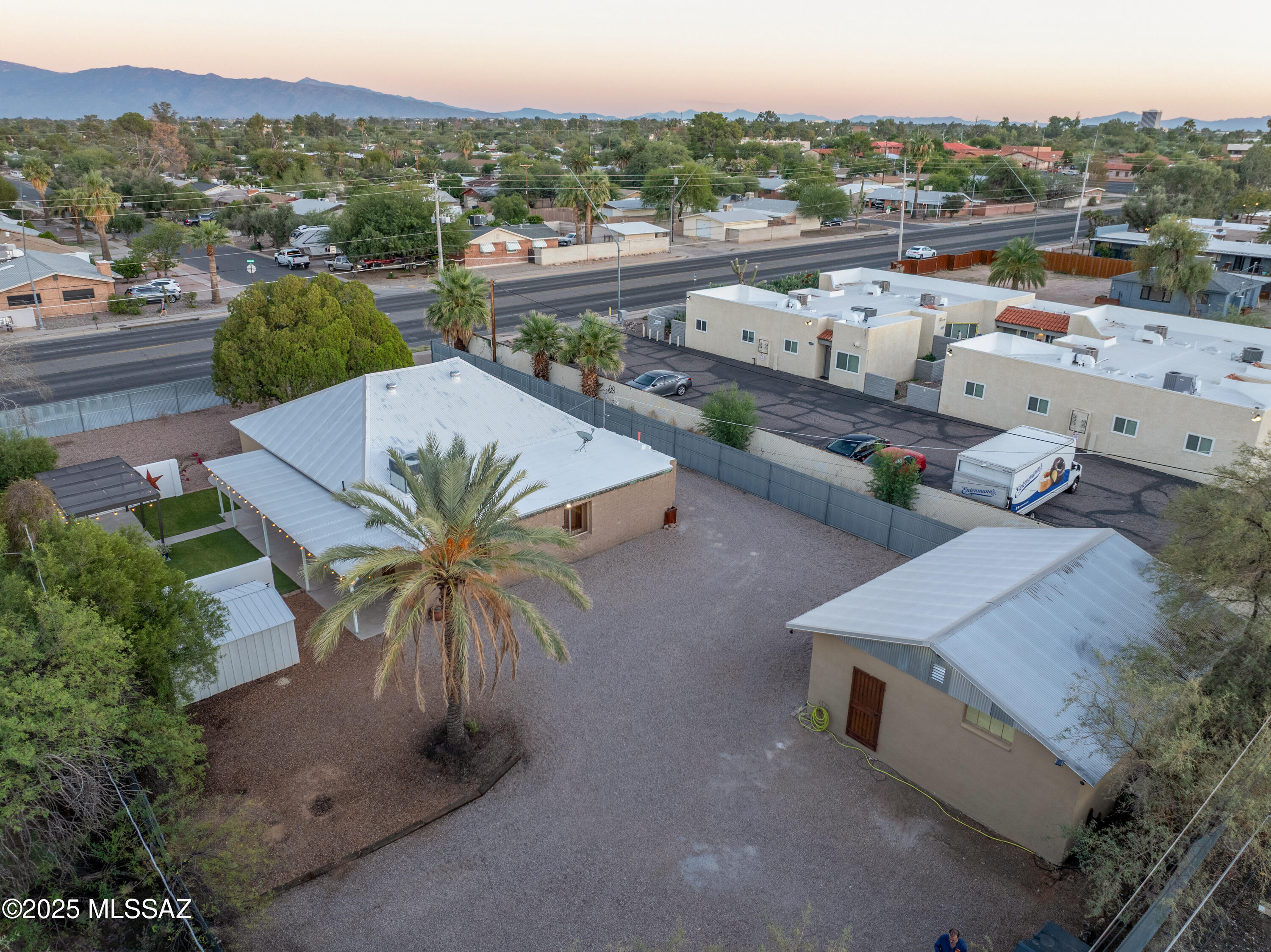 2101 North Swan Road Tucson, AZ 85712 - Photo 9 of 38 Gallery Image 9