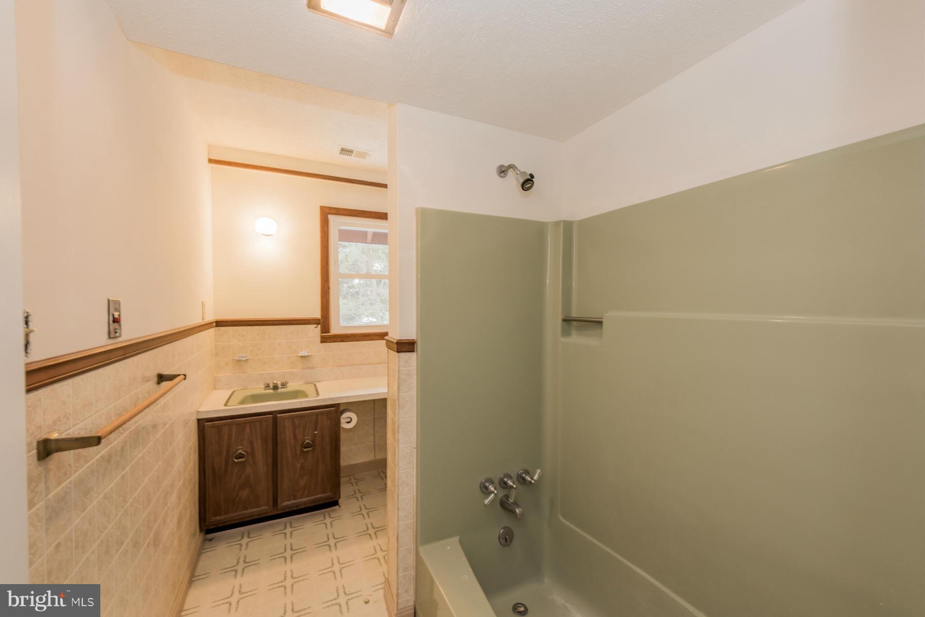 12428 Hisperia Road Lusby, MD 20657 - Photo 13 of 24 Bath