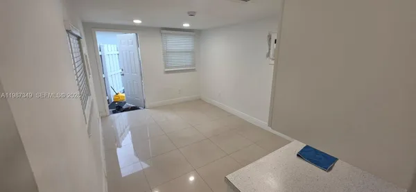 $1,250 | Playland Isles, Dania Beach, FL 33314