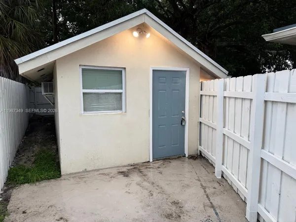 $1,250 | Playland Isles, Dania Beach, FL 33314
