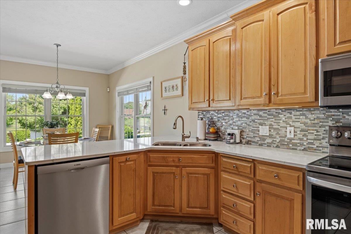 5635 Wagon Ford Road Chatham, IL 62629 - Photo 17 of 65