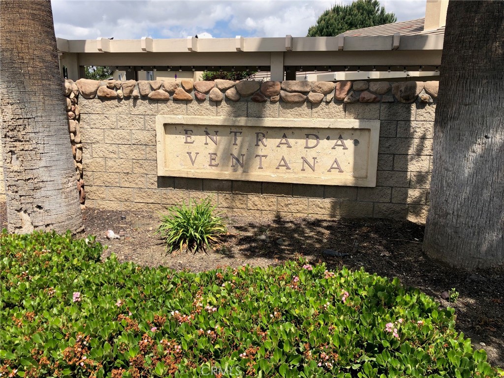 7840 La Cresta Street Highland, CA 92346 - Photo 45 of 47 a front view of a retail shop