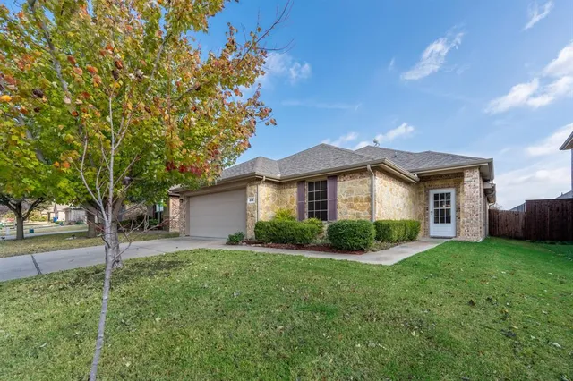$324,900 | 216 Chimney Rock Drive, Waxahachie, TX 75167