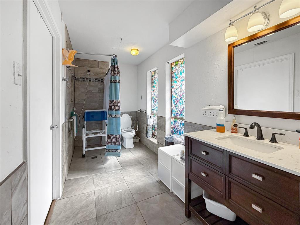 3109 Robin Road Plano, TX 75075 - Photo 13 of 34 a spacious bathroom with a double vanity sink mirror and