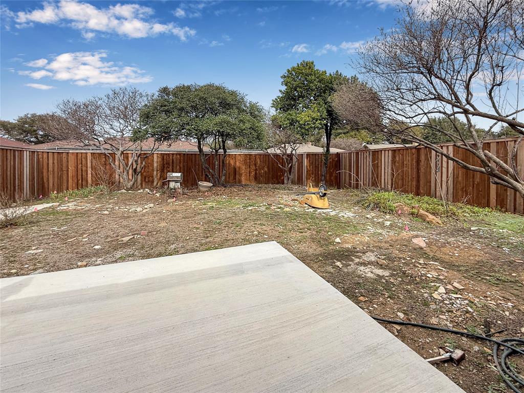 3109 Robin Road Plano, TX 75075 - Photo 32 of 34 a backyard of a house