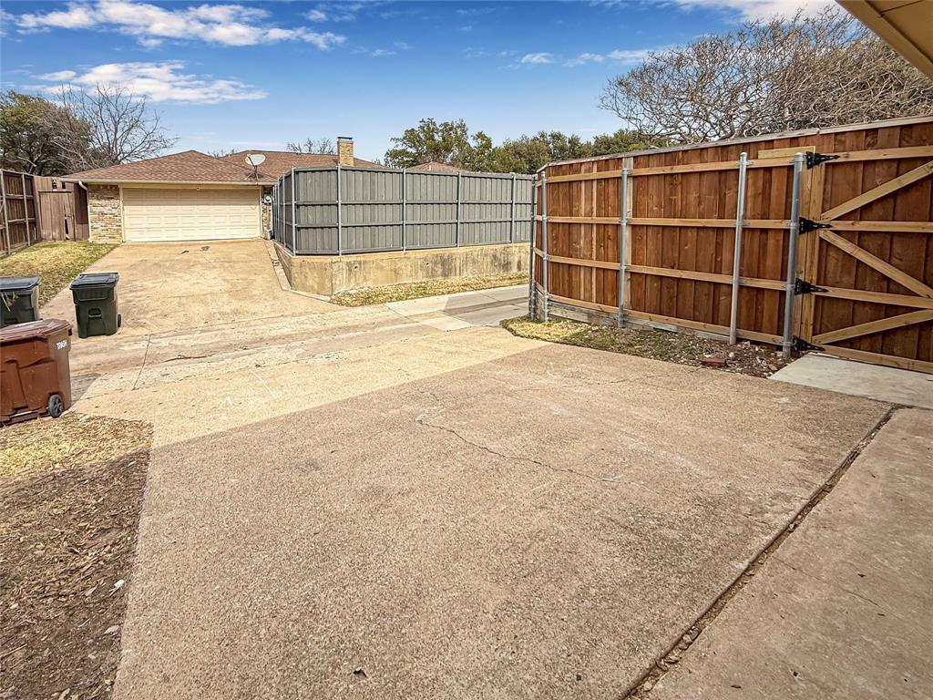 3109 Robin Road Plano, TX 75075 - Photo 33 of 34 a view of a backyard