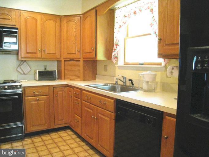 6105 Medora Road Linthicum Heights, MD 21090 - Photo 3 of 11 Kitchen #2