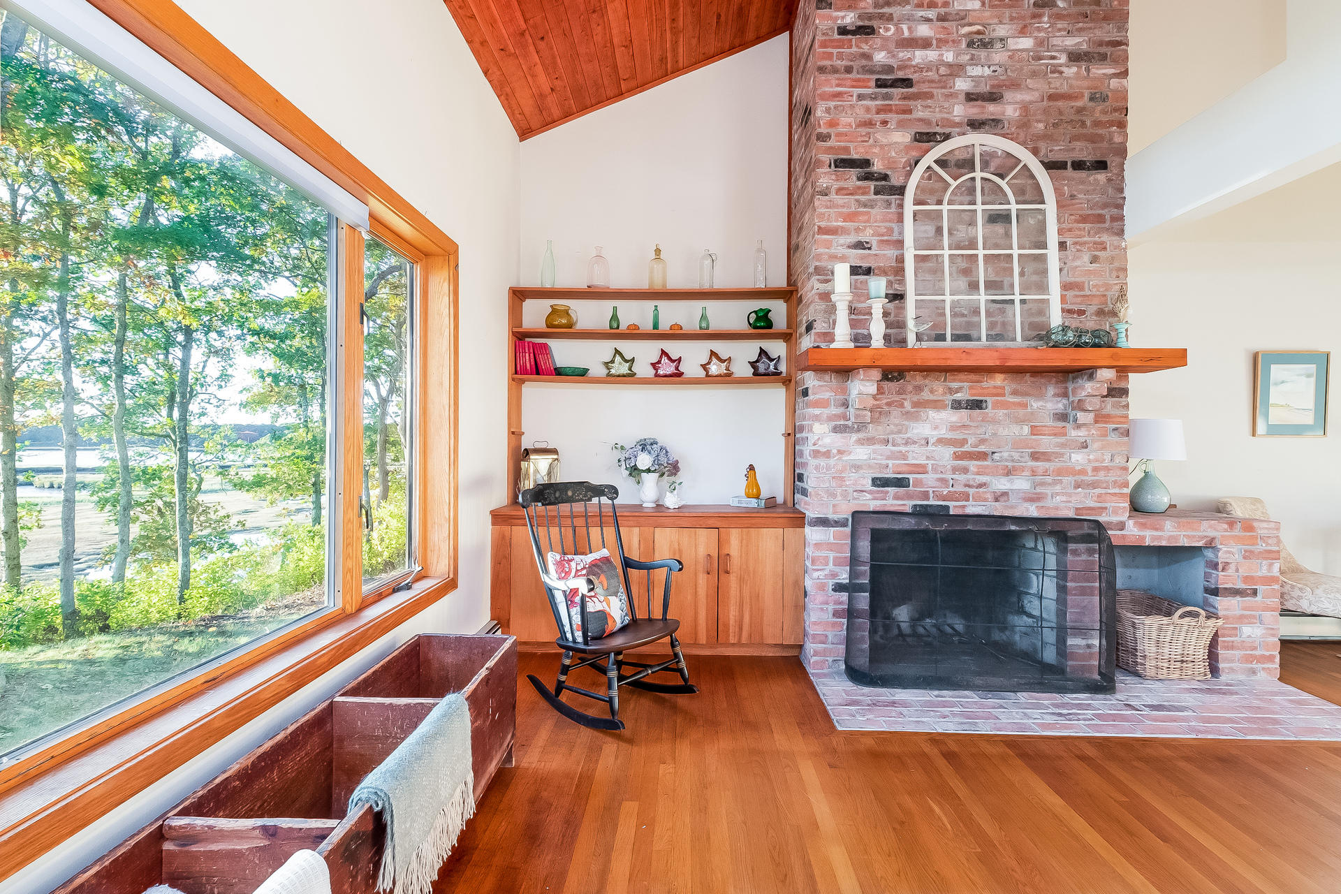 180 County Road Bourne, MA 02532 - Photo 14 of 34 010-photo-living-room-6471103