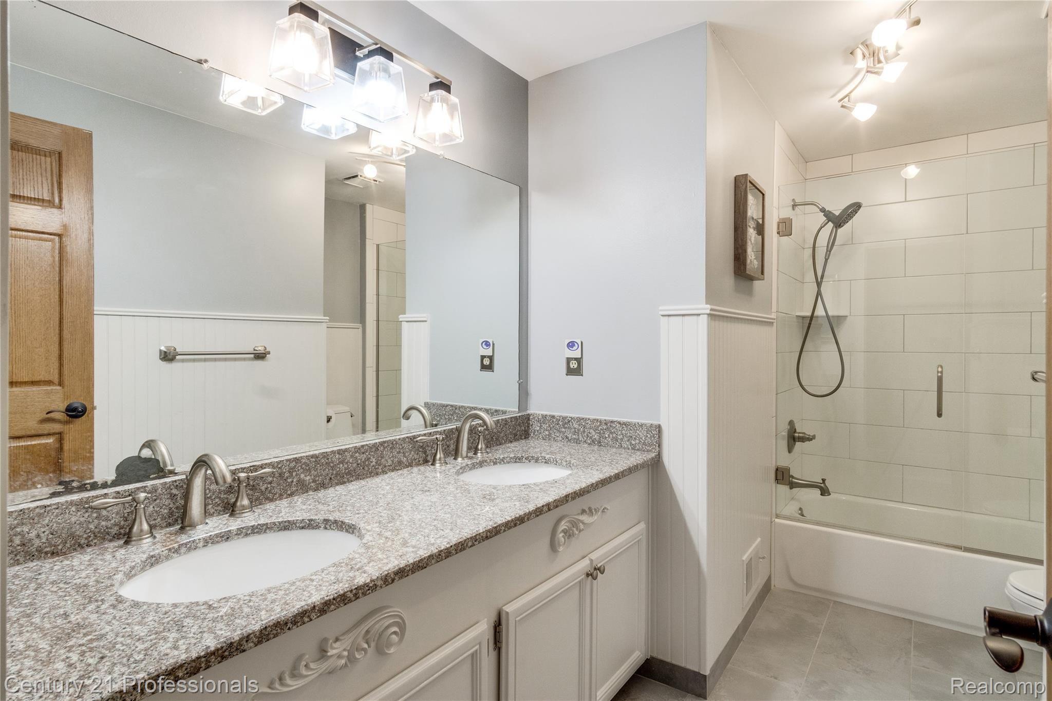 571 Augusta Drive Rochester, MI 48309 - Photo 24 of 42 Interiors (29 of 48).jpg