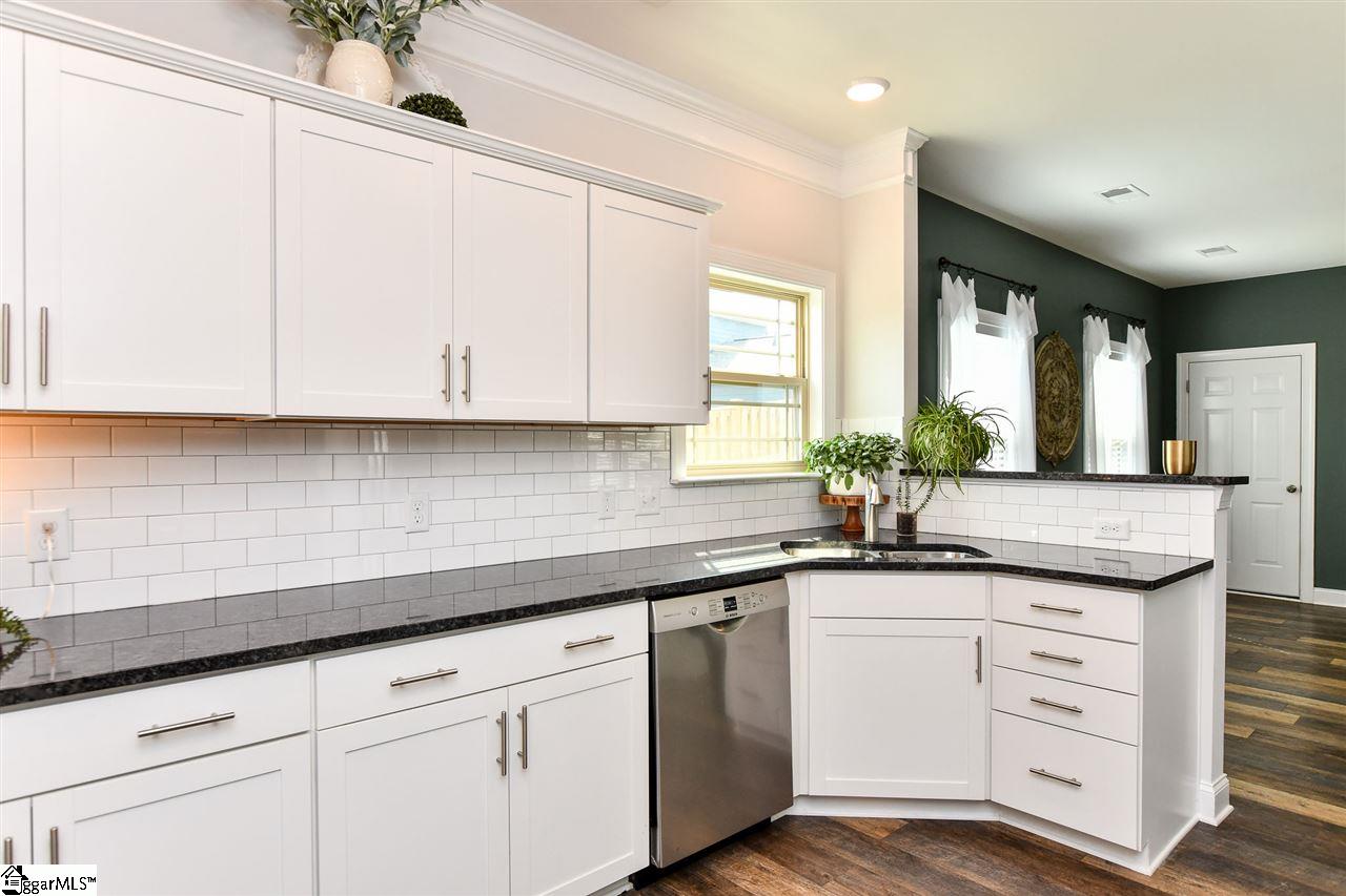 44 Arnold Mill Road Simpsonville, SC 29680 - Photo 9 of 36 Gallery Image 9