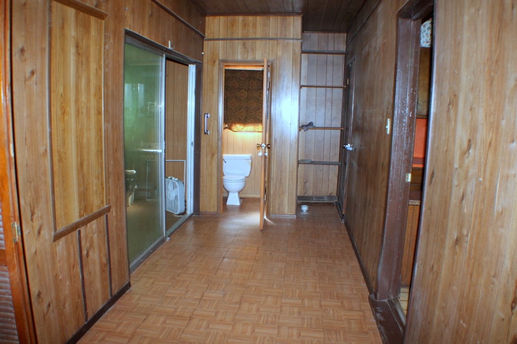 2602 Saltus Street Houston, TX 77003 - Photo 13 of 22 a view of a hallway