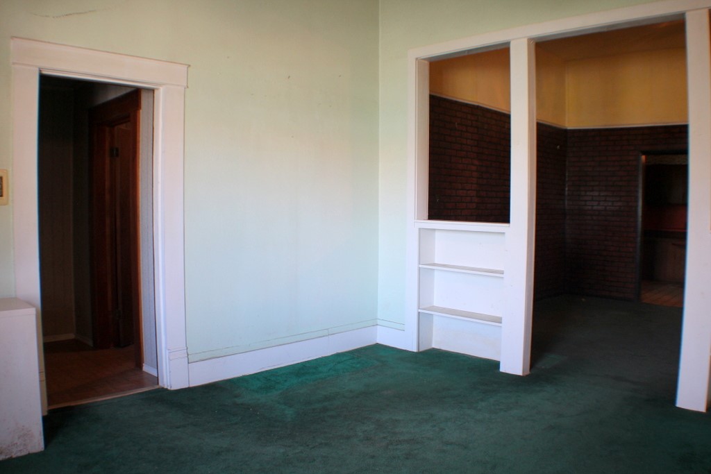 2602 Saltus Street Houston, TX 77003 - Photo 6 of 22 an empty room with closet