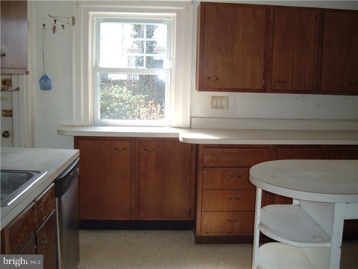 318 Kent Road Bala Cynwyd, PA 19004 - Photo 10 of 17 Kitchen