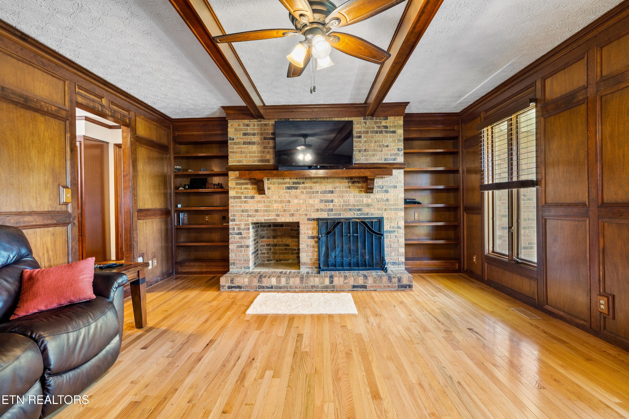 3941 Simpson Road Lenoir City, TN 37772 - Photo 9 of 35 a living room with furniture oven and a fireplace