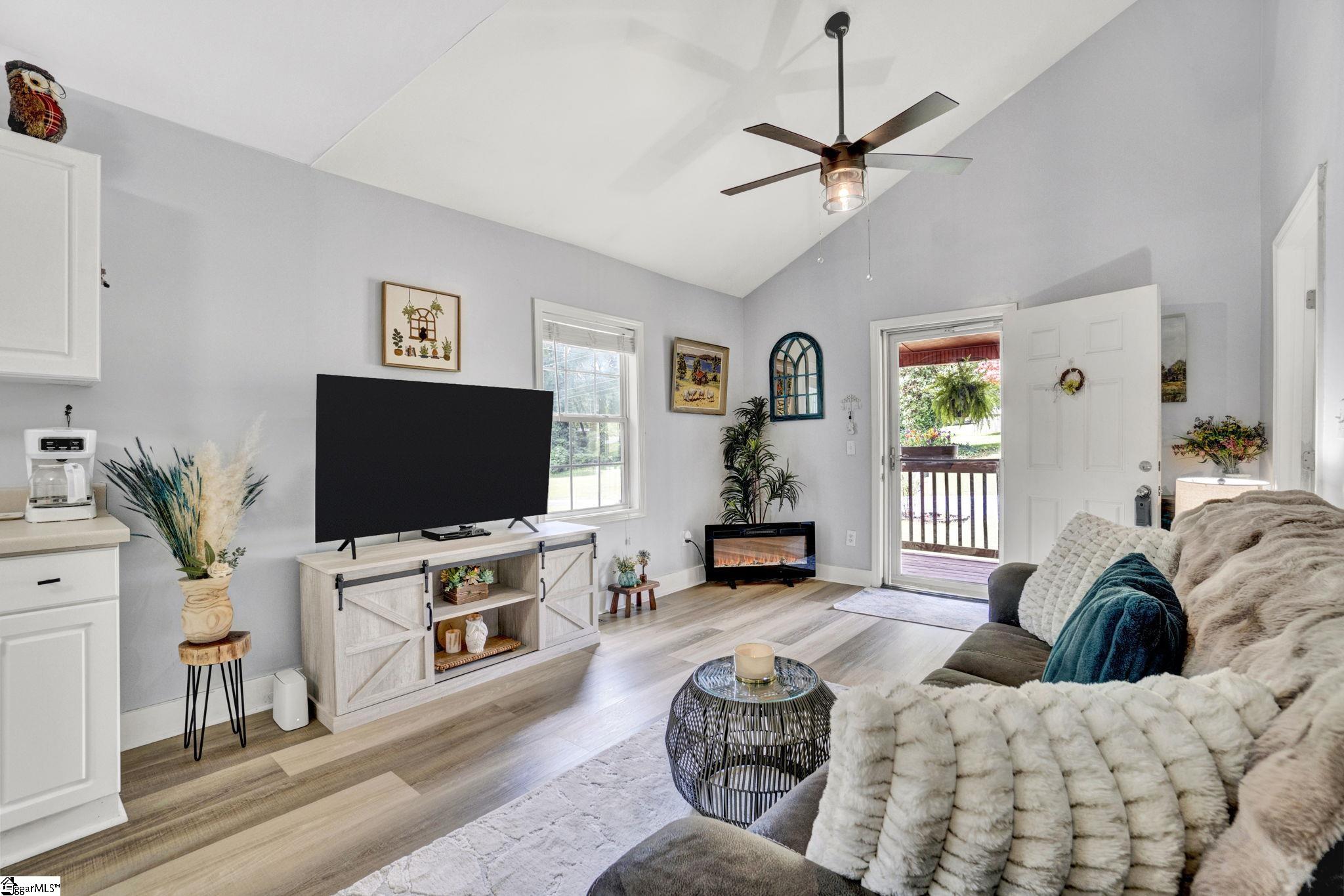 301 South E Street Easley, SC 29640 - Photo 8 of 49