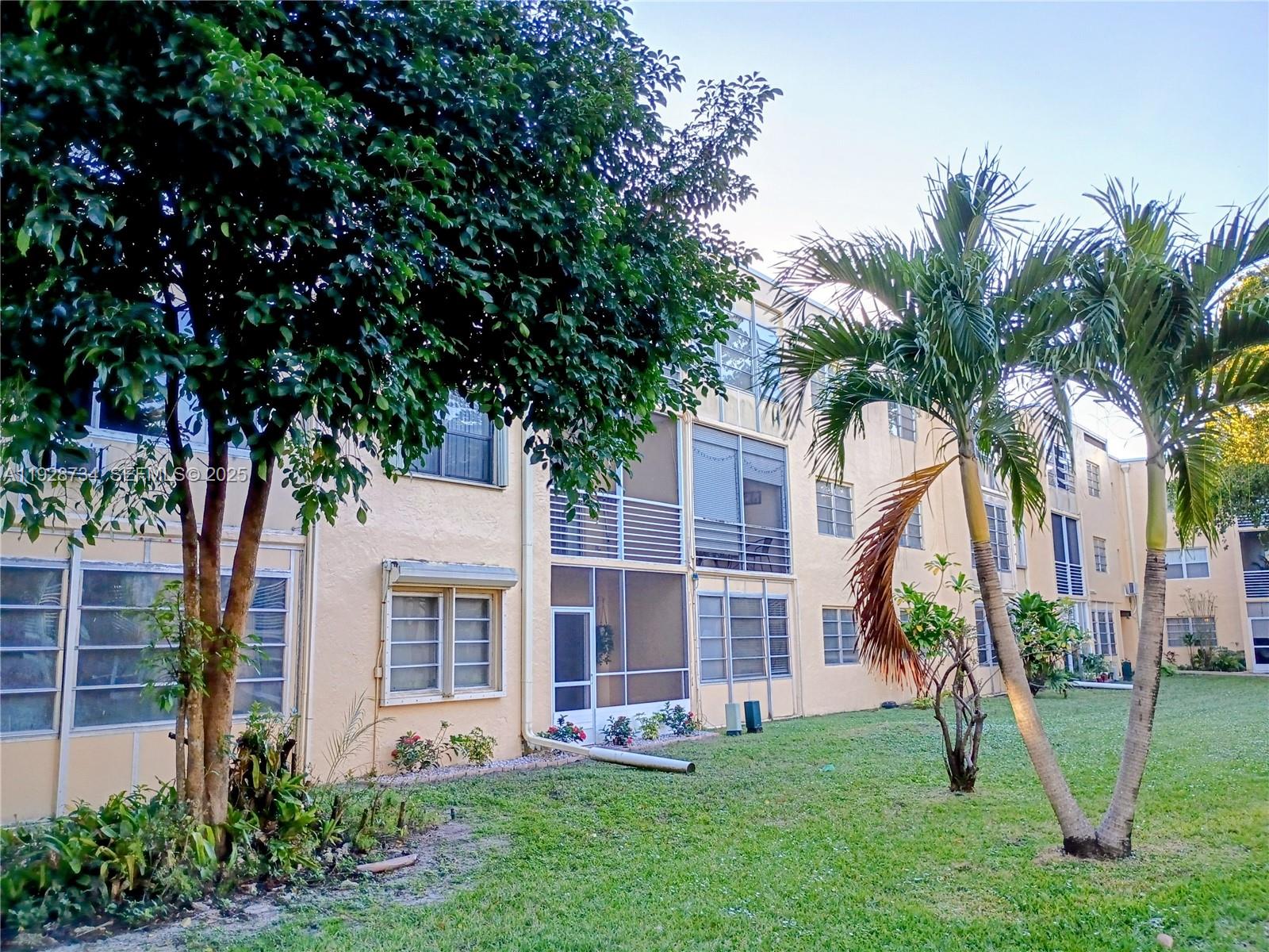 151 Berkley Road, Unit 308 Hollywood, FL 33024 - Photo 8 of 61 Gallery Image 8