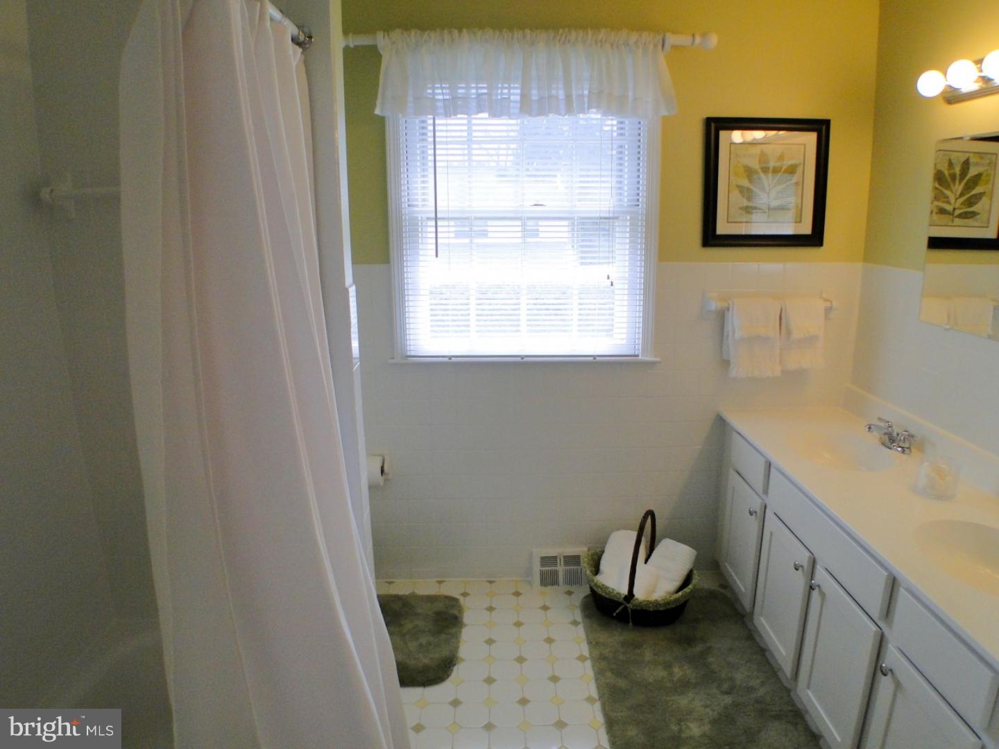 760 West Rolling Road Springfield, PA 19064 - Photo 18 of 25 Bathroom