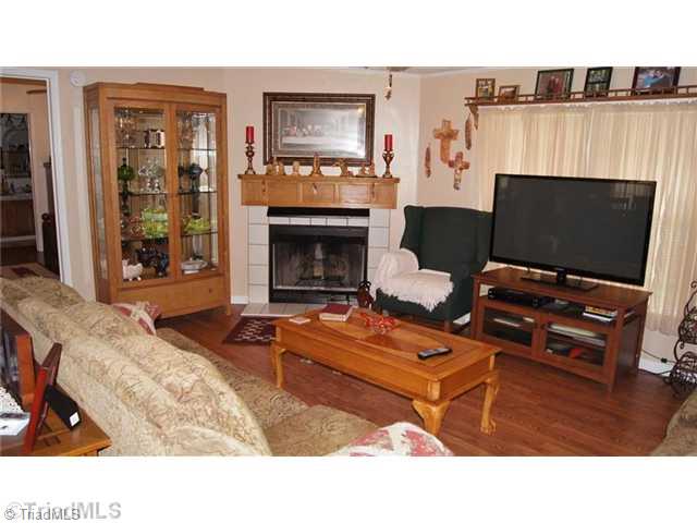 1146 Kallam Farm Road Sandy Ridge, NC 27046 - Photo 6 of 16 Living Room.
