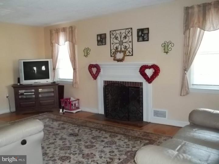 416 Pomeroy Street Ridley Park, PA 19078 - Photo 7 of 20 Living Room