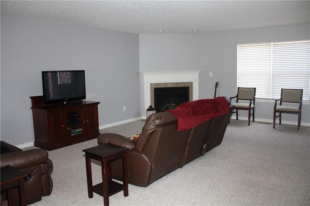 5694 Yorktown Road Plainfield, IN 46168 - Photo 4 of 21 Gallery Image 4