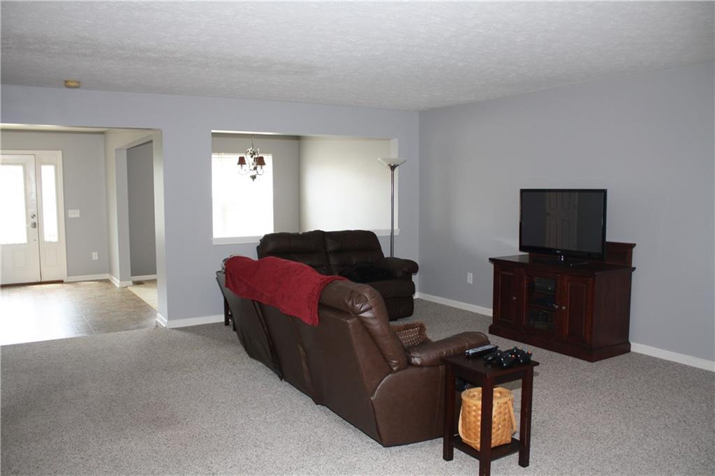 5694 Yorktown Road Plainfield, IN 46168 - Photo 5 of 21 Gallery Image 5