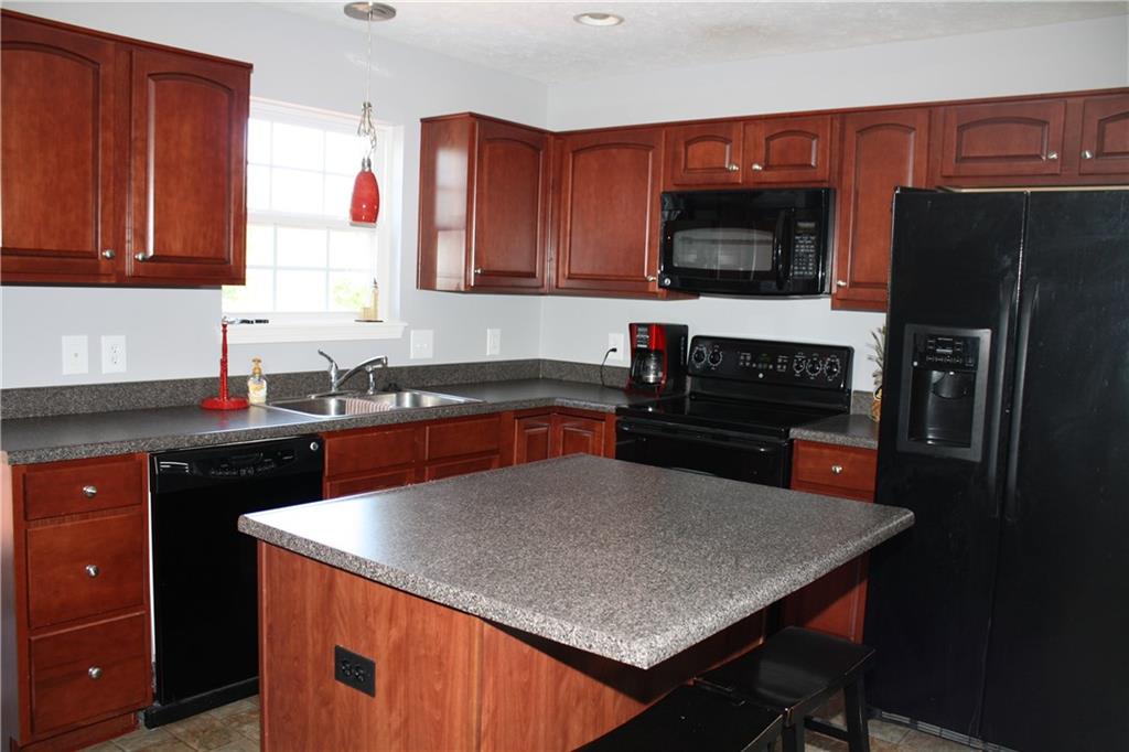 5694 Yorktown Road Plainfield, IN 46168 - Photo 8 of 21 Gallery Image 8