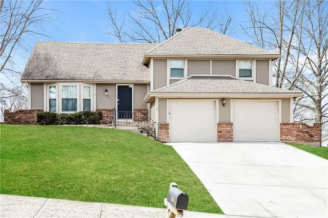 $2,275 | 6708 North Fisk Avenue, Kansas City, MO 64151