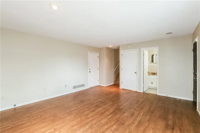 $2,275 | 6708 North Fisk Avenue, Kansas City, MO 64151