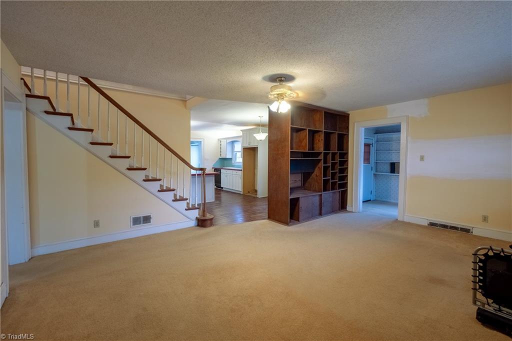 4321 Hicone Road Greensboro, NC 27405 - Photo 5 of 38
