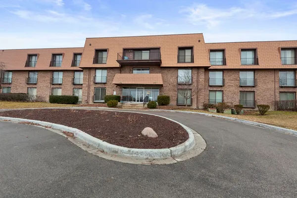$280,000 | 4050 Dundee Road, Unit 105, Northbrook, IL 60062
