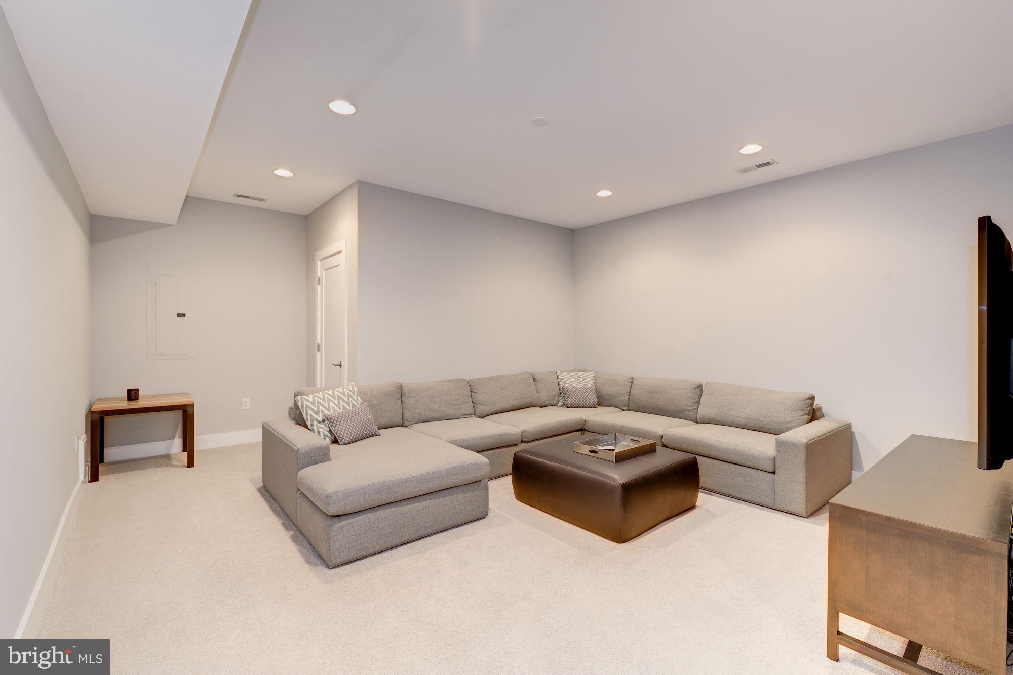 101 East Reed Avenue Alexandria, VA 22305 - Photo 19 of 30 Family Room