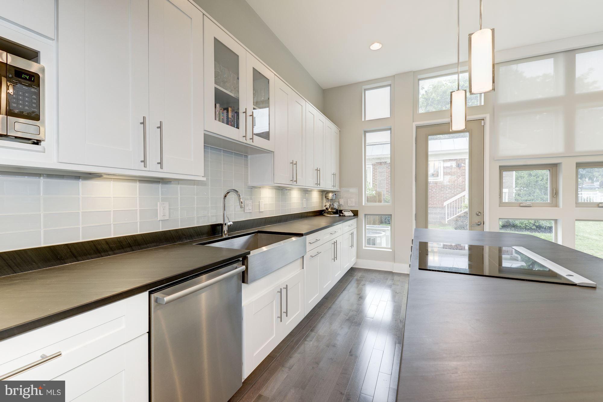 101 East Reed Avenue Alexandria, VA 22305 - Photo 5 of 30 Kitchen
