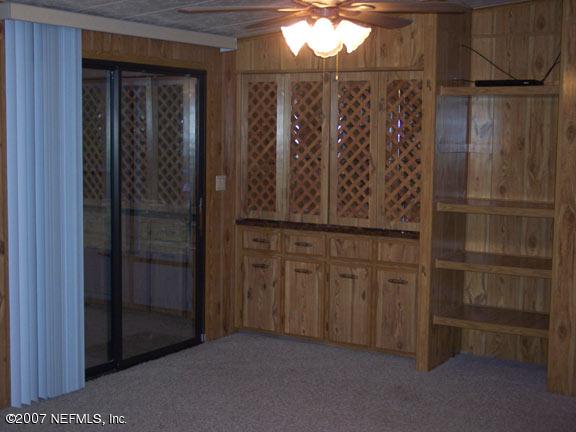 110 Bayberry Road Georgetown, FL 32139 - Photo 9 of 17 a view of a elevator