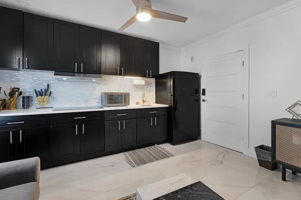 $2,400 | 91865 Overseas Highway, Unit 104, Tavernier, FL 33070